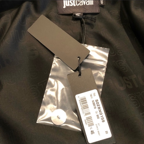 Just Cavalli blazer. Beautiful blazer. Purchased here but it’s just a tad to big - Picture 4 of 5